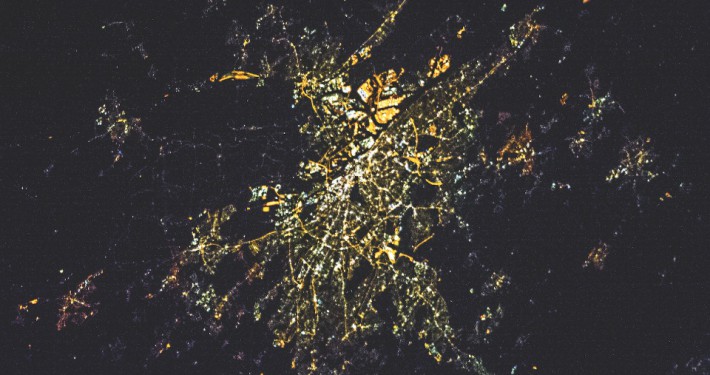 Hamburg bei nacht nasa 710x375