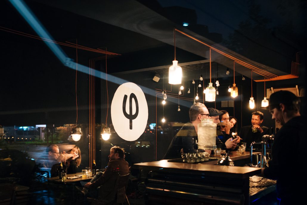 Kuehne_Pop-up Bar_Kleines Phi_gross