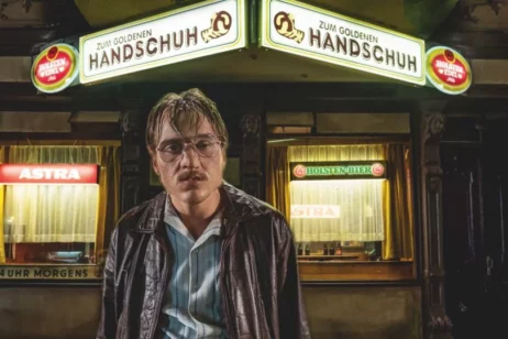 "Der Goldene Handschuh" von Fatih Akin spielt zu einem Großteil in der gleichnamigen Bar in der Nähe der Reeperbahn.