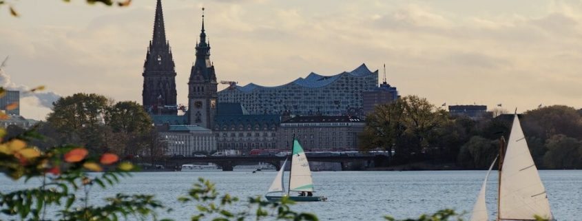 Alster und Jungfernstieg im Sommer
