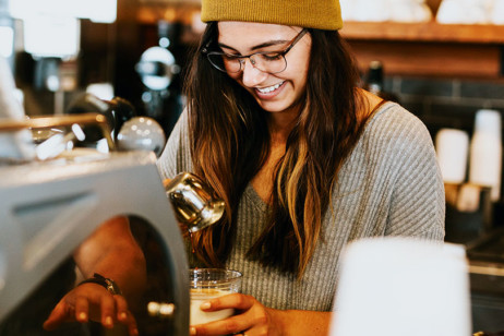 barista-cafe-nebenjob-c-brooke-cagle-unsplash
