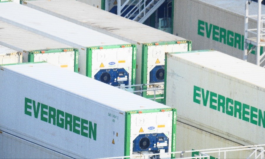 Das größte Containerschiff der Welt gehört zu Evergreen aus Taiwan; Foto: Unsplash/Ari Ara
