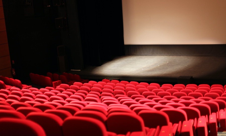 Es geht wieder los, das Filmfest Hamburg startet am 30. September 2021 (Foto: unsplash/Marc Fanelli-Isla)
