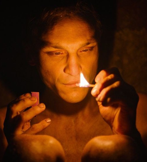 Hans (Franz Rogowski) in Einzelhaft im Film „Große Freiheit“ (Foto: Freibeuterfilm/Rohfilm)