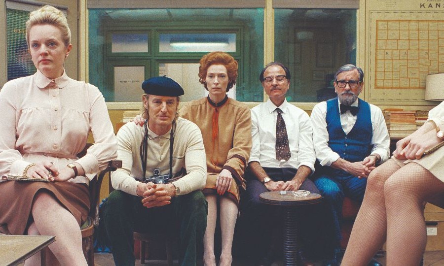 Für „The French Dispatch“ hat Regisseur Wes Anderson wieder ein Starensemble versammelt (Foto: The Walt Disney Company)
