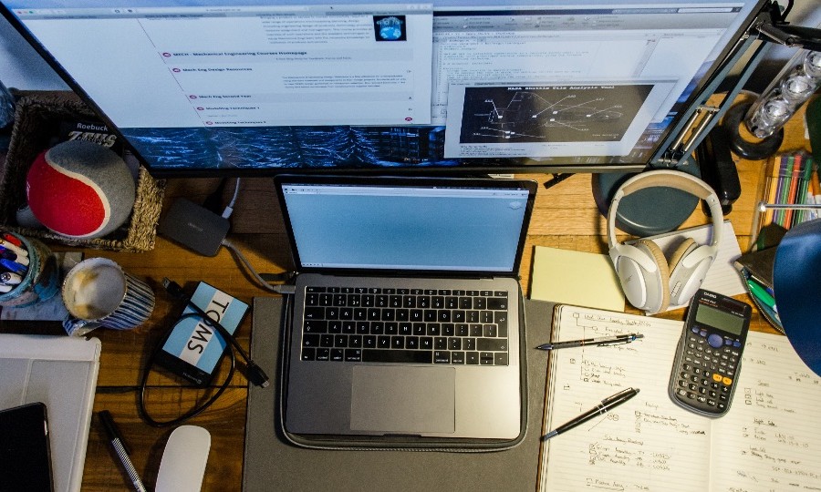 Das Studium ist eine Zeit der Selbstorganisation, dabei ist Hilfe immer willkommen (Foto: unsplash/Tomas Yates)