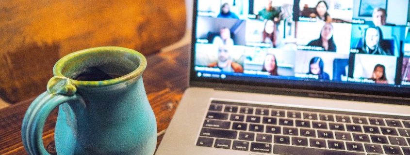 So sah das Studium lange aus, jetzt geht es für viele das erste Mal in einen Hörsaal (Foto: unsplash/Chris Montgomery)