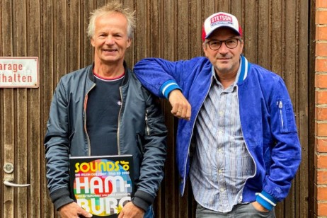 Alf Burchardt (l.) und Bernd Jonkmanns neues Buch beleuchtet 60 Jahre Hamburger Musikgeschichte (Foto: privat)