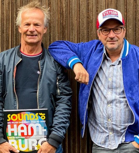 Alf Burchardt (l.) und Bernd Jonkmanns neues Buch beleuchtet 60 Jahre Hamburger Musikgeschichte (Foto: privat)