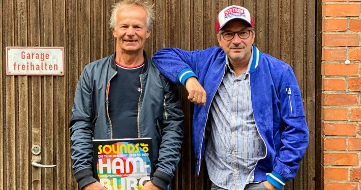 Alf Burchardt (l.) und Bernd Jonkmanns neues Buch beleuchtet 60 Jahre Hamburger Musikgeschichte (Foto: privat)