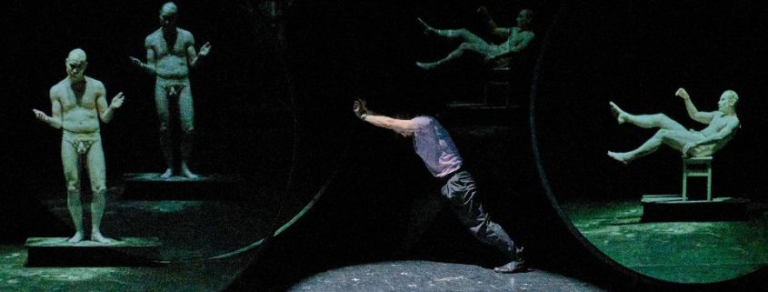Sebastian Zimmler in Neon in alter Vertrautheit von David Foster Wallace (Foto: Fabian Hammerl)