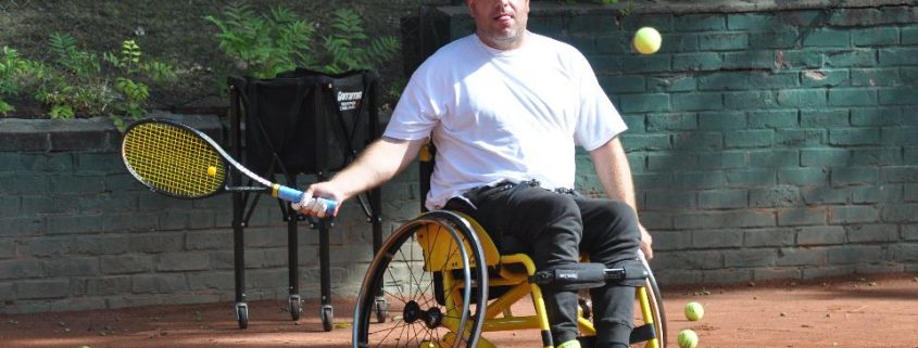 Einer von rund 1200 Rollstuhltennisspielern in Deutschland: Markus Wasmund (Foto: Arne Steenbock)