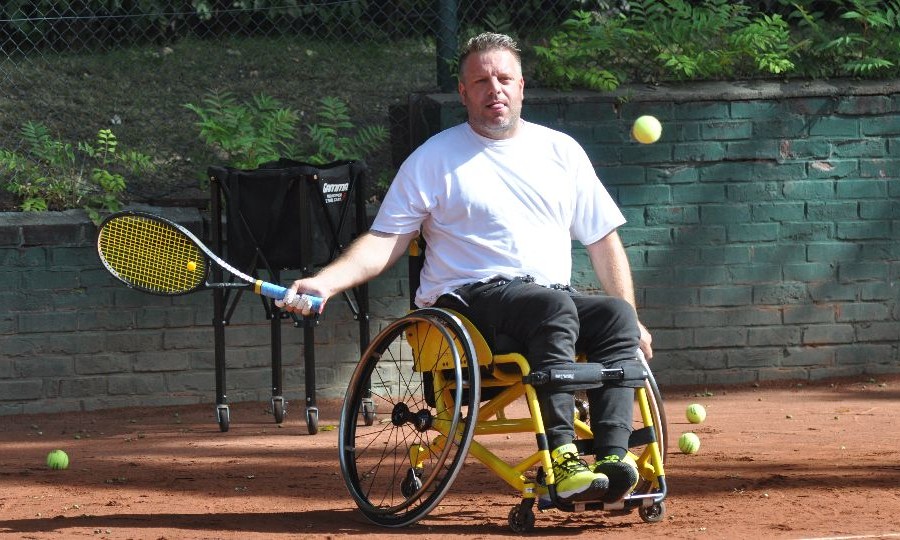 Einer von rund 1200 Rollstuhltennisspielern in Deutschland: Markus Wasmund (Foto: Arne Steenbock)