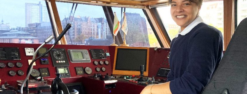 Für Helena Jumira Rodriguez Buhr ist Hafenschifferin mittlerweile ein Traumberuf (Foto: Felix Willeke)