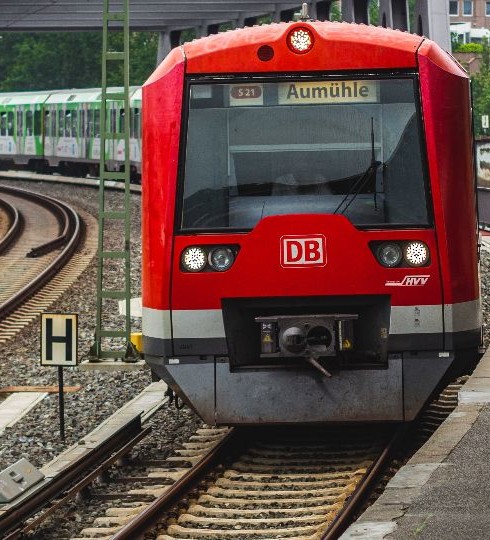s-bahn-melvin-van-der-kooij-unsplash-klein
