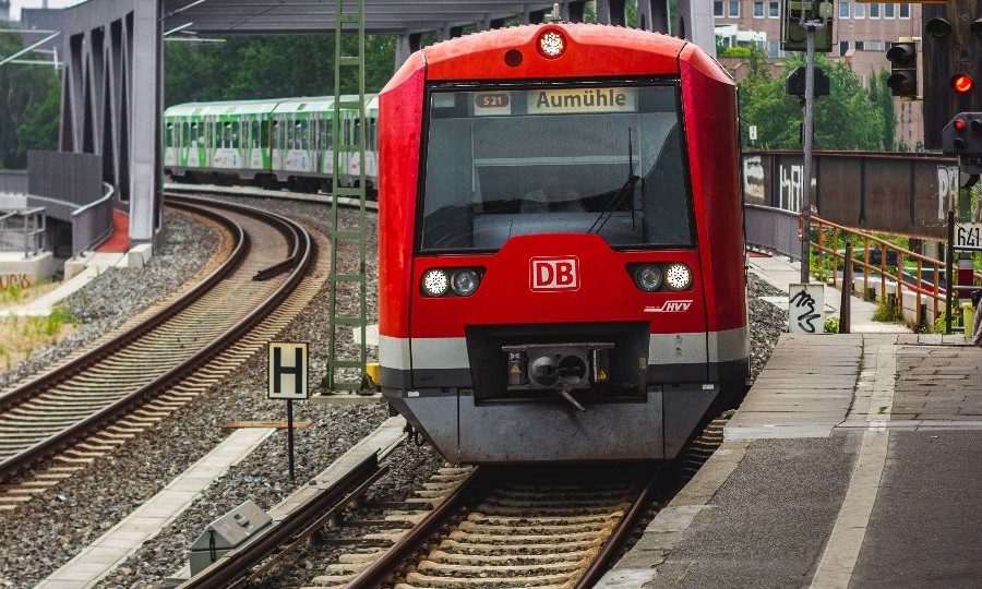 s-bahn-melvin-van-der-kooij-unsplash-klein