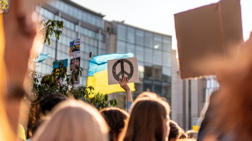 Einer der größten Wünsche der Ukrainerinnen und Ukrainer in Hamburg? Frieden! (unsplash/Anastasiia Krutota)