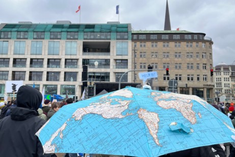 Laut Fridays for Future beteiligten sich in Hamburg 12.000 Demonstrierende am zwölften globalen Klimastreik (©Katharina Stertzenbach)