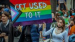 Gendern verbieten zu wollen ist reaktionär, meint unser Autor. Denn die Sprache verändert sich ständig (©unsplash/Norbu Gyachung)