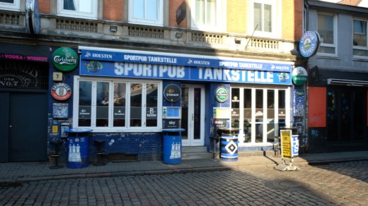 Der Sportpub Tankstelle ist erste Anlaufstelle für HSV-Fans auf dem Kiez (©Johanna Sprave)