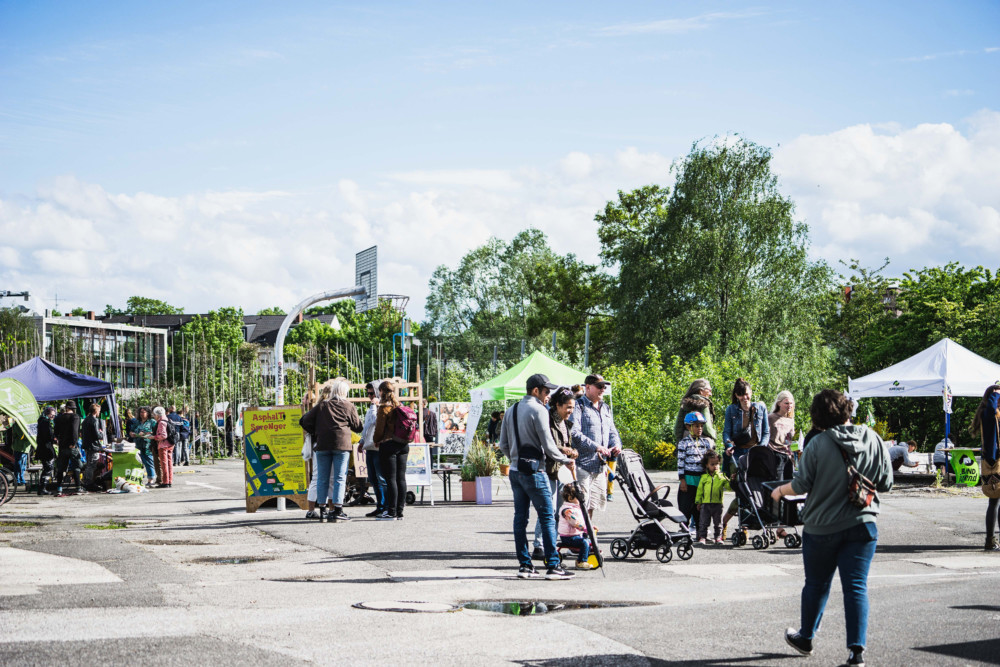 Auf dem PARKS-Gelände beim Asphaltsprenger-Festival kommen alle Generationen zusammen (©Linus Koch)