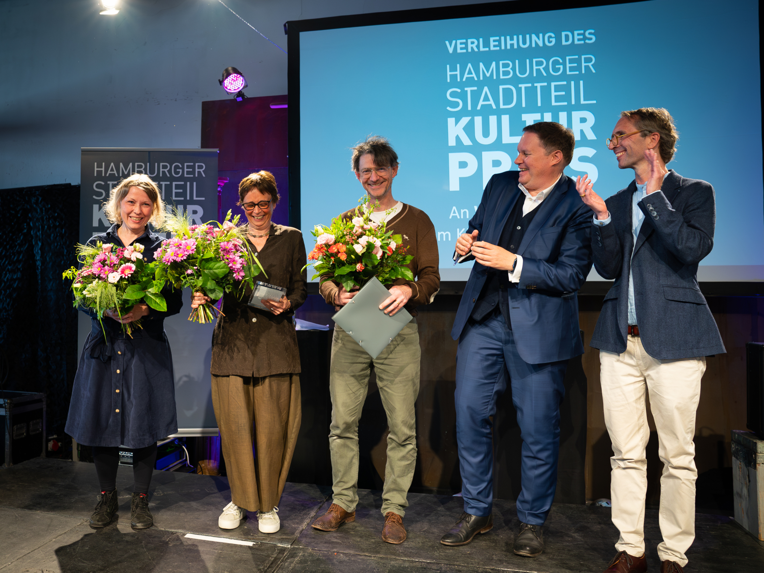 Der Stadtteilkulturpreis 2023 ging an das KIKU Kinderkulturhaus (l.) aus Lohbrügge (©Judith Zastrow)