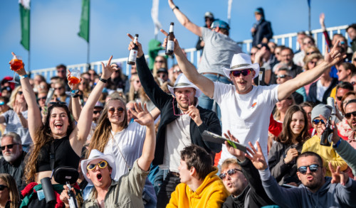 Beste Stimmung vom ersten bis zum letzten Tag. Erlebe das White Sands Festival 2023 auf Norderney (©König Event Marketing)