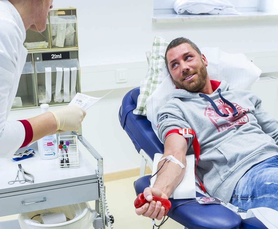 Der Blutspendedienst Hamburg macht seit 2022 gemeinsame Sache mit dem DRK. Das Engagement rettet Leben. (©DRK-Blutspendedienst Nord-Ost)