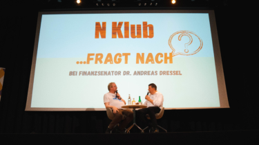 Lars Meier und Finanzsenator Andreas Dressel beim N-Klub