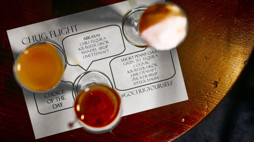 Hier werden die Drinks in kleinen Gläsern – den Chugs – serviert: The Chug Club  ( ©Marc Sill )