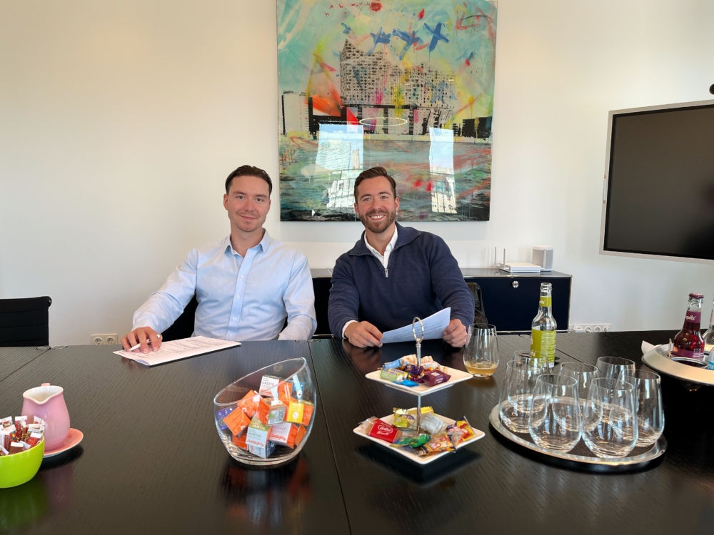 Die beiden Gründer des Hamburger Start-ups „Ping“ Hiob und Noah Feller 
