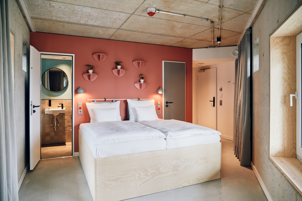 Zimmer mit Doppelbett in der Villa Viva Hamburg