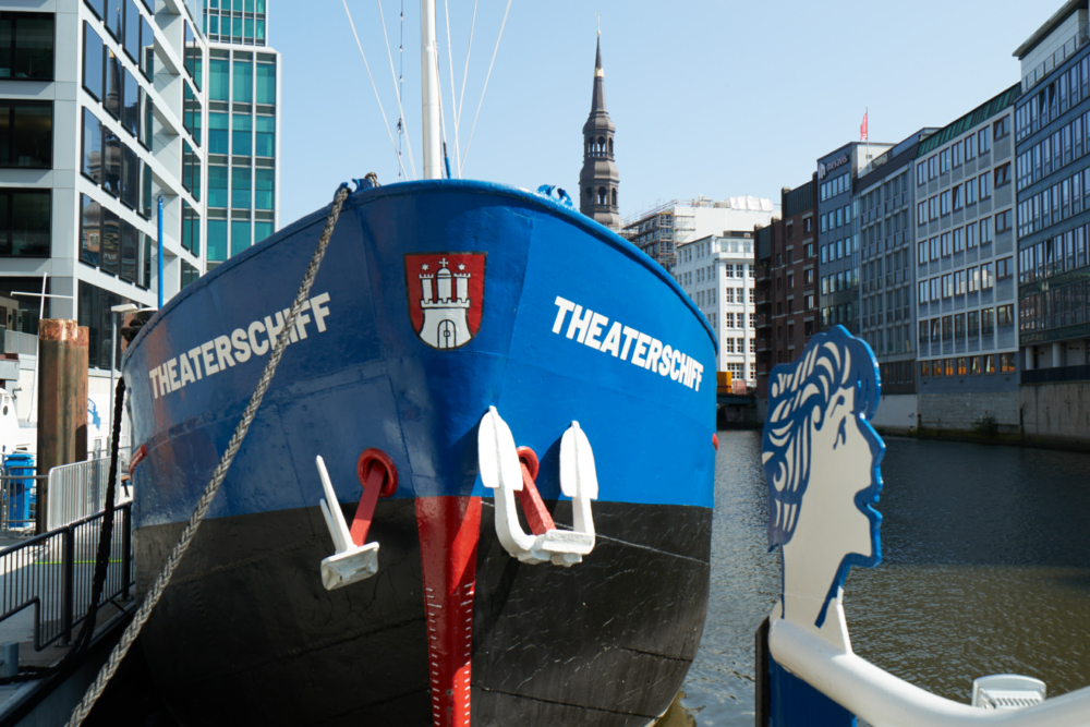 Das Theaterschiff bietet Kabarett auf dem Wasser