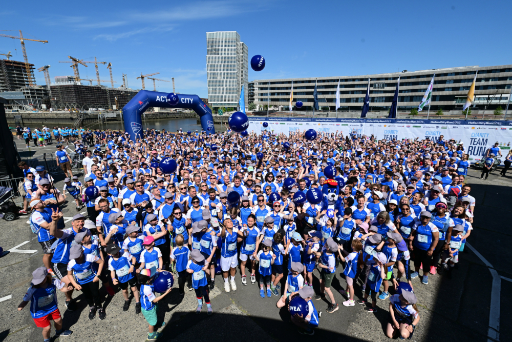 Hunderte versammeln sich beim Hamburger HafenCity Run und Laufen für den guten Zweck