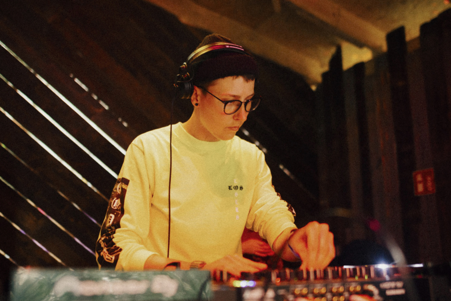 DJ im Frauenmusikzentrum