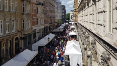 Buntes Treiben auf dem Markt
