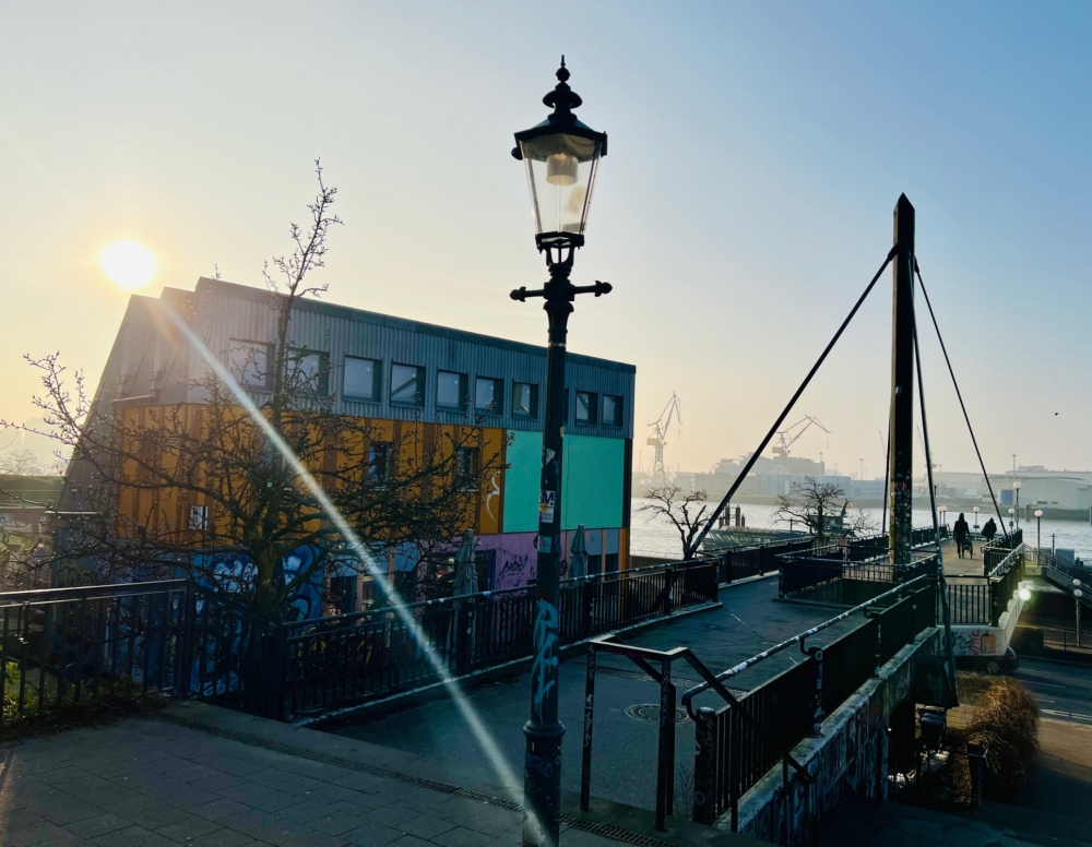 Der Golden Pudel ist besonders schön am Fischmarkt gelegen