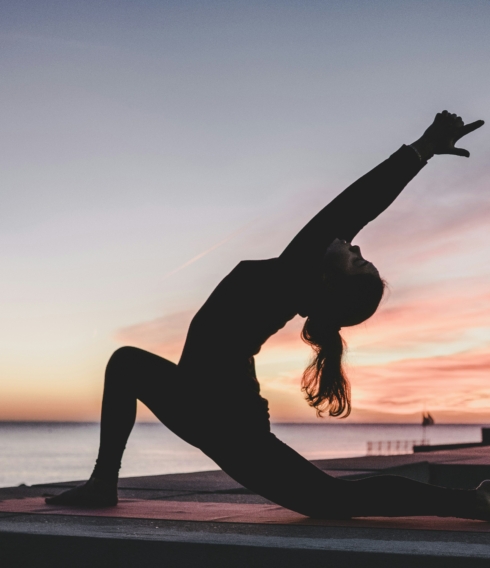 Hatha, Yin, Anusara, Aerial, Vinyasa und vieles mehr: In Hamburg ist für jeden Yogatypen etwas dabei (unsplash/Kike Vega)
