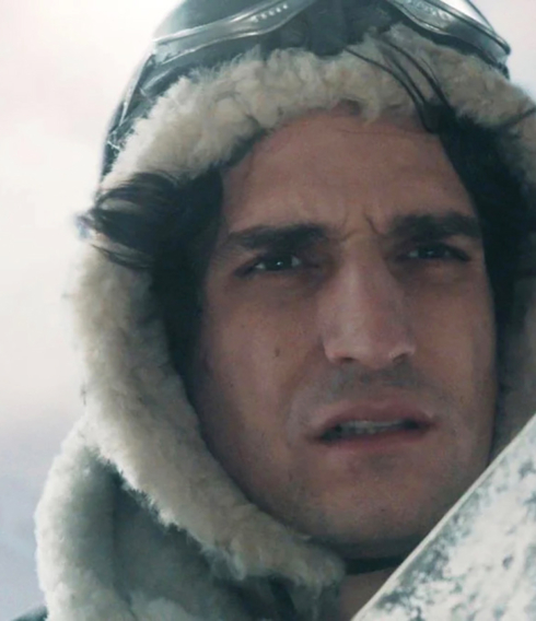 Scheut auch Schnee und Eis nicht, um seinen Freund zu retten: Louis Garrel als Saint-Ex