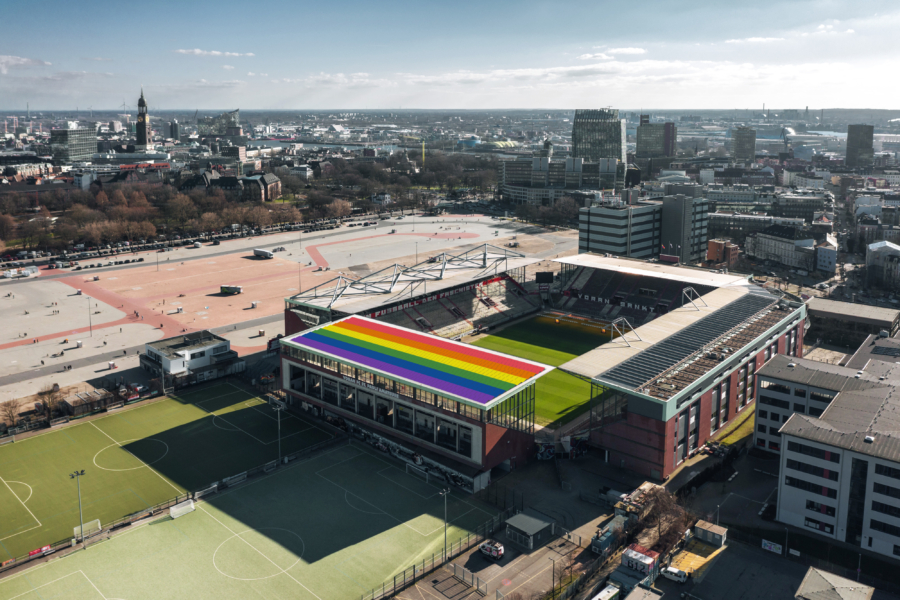 Das Millerntor-Stadion mit dem geplanten Regenbogen-Solarfeld