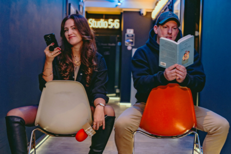 Veranstalten im Juni gemeinsam eine Lesung im Centralcomitee: Moderatorin Lilly Kürten und Autor Sascha Brandt Foto