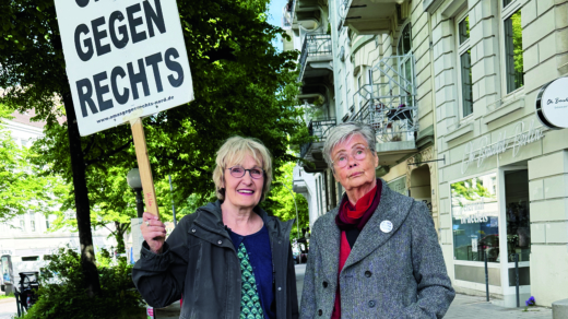 Beide Teil der Inititative Omas gegen Rechts: Sabine Hirsch und Hilde Vollmayr