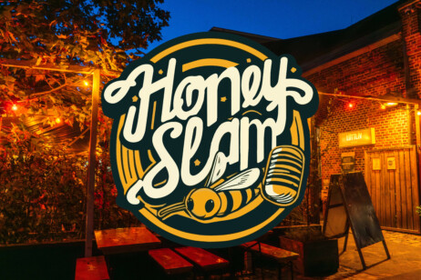 Honey-Slam Logo im Vordergrund und im Hintergrund das LüttLiv