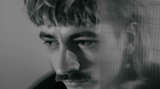 Linus Duewer - Portrait in schwarz-weiß