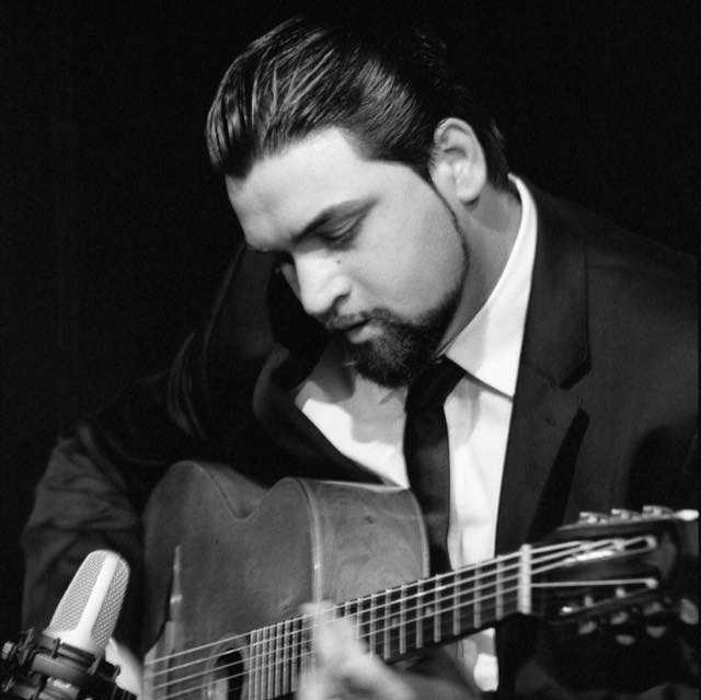 Giovanni Weiss mit Gitarre