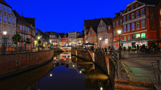 Der Fischmarkt in Stade am Abend