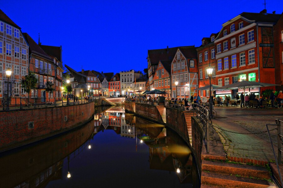 Der Fischmarkt in Stade am Abend