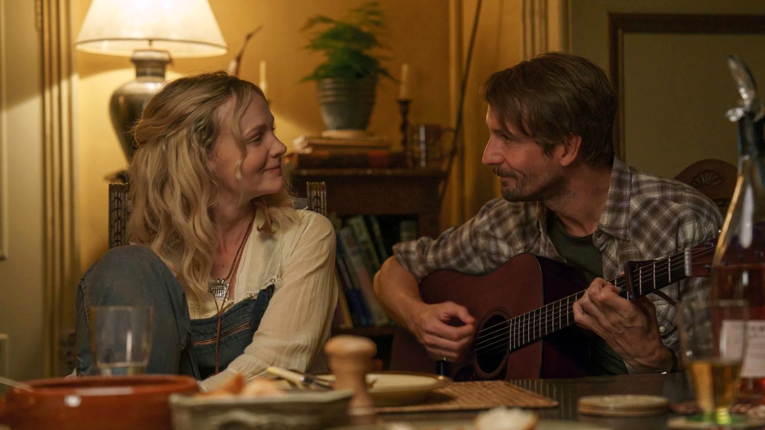 Tom Basden und Carey Mulligan spielen ein ehemaliges Gesangs- und Liebespaar in James Griffiths’ neuem Wohlfühlfilm „The Ballad of Wallis Island“