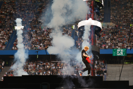  Mit Gitarre und Loopstation begeisterte Ed Sheeran jeweils 60.000 Fans an drei Abenden