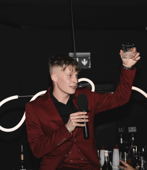 Justin Tyler Dettmering ist seit kurzem Restaurantleiter des NARA auf dem Kiez